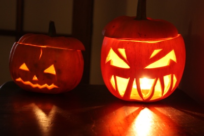 2 halloween lanterns
