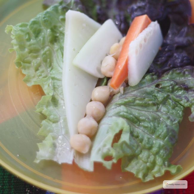 Easy, Healthy Lunch Idea for your kids. This healthy lunch idea is so fun. Your kids will love putting it together and eating it!