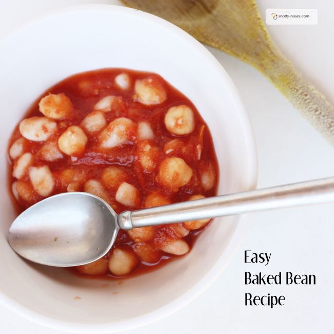 Easy Baked Beans Recipe. A healthy and nutritious meal that your kids will love for breakfast, lunch or dinner.