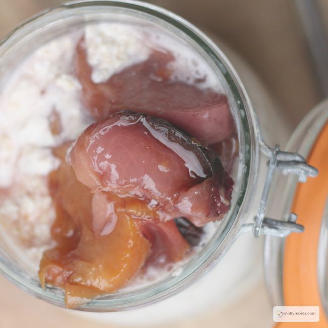 Peaches and Cream Overnight Oats. A really simple and easy healthy breakfast.