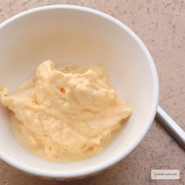 Orange frozen yogurt. A really easy and healthy frozen yogurt recipe that makes a great healthy snack for your kids.