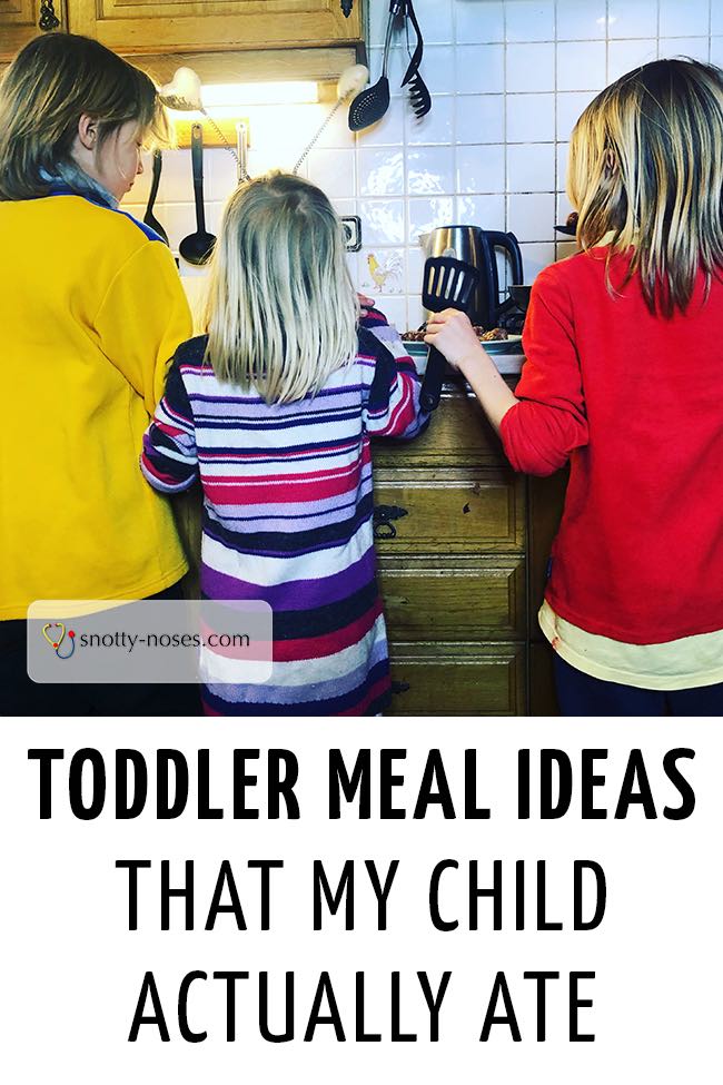 3 children helping to cook in the kitchen. #fussyeater #pickyeater #fussytoddler 